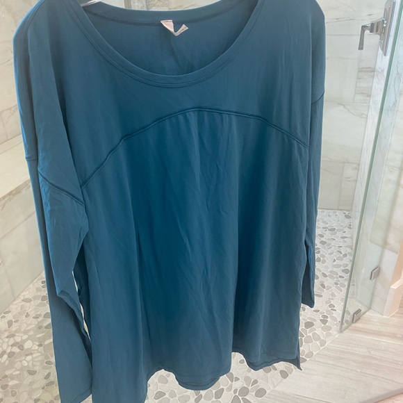 Lululemon discontinued top. Teal blue. Size 10 oversized shirt with side slit. - Picture 3 of 3